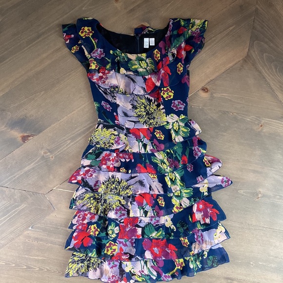 Floral fitted ruffle/layer dress. Size 1 - Picture 4 of 6